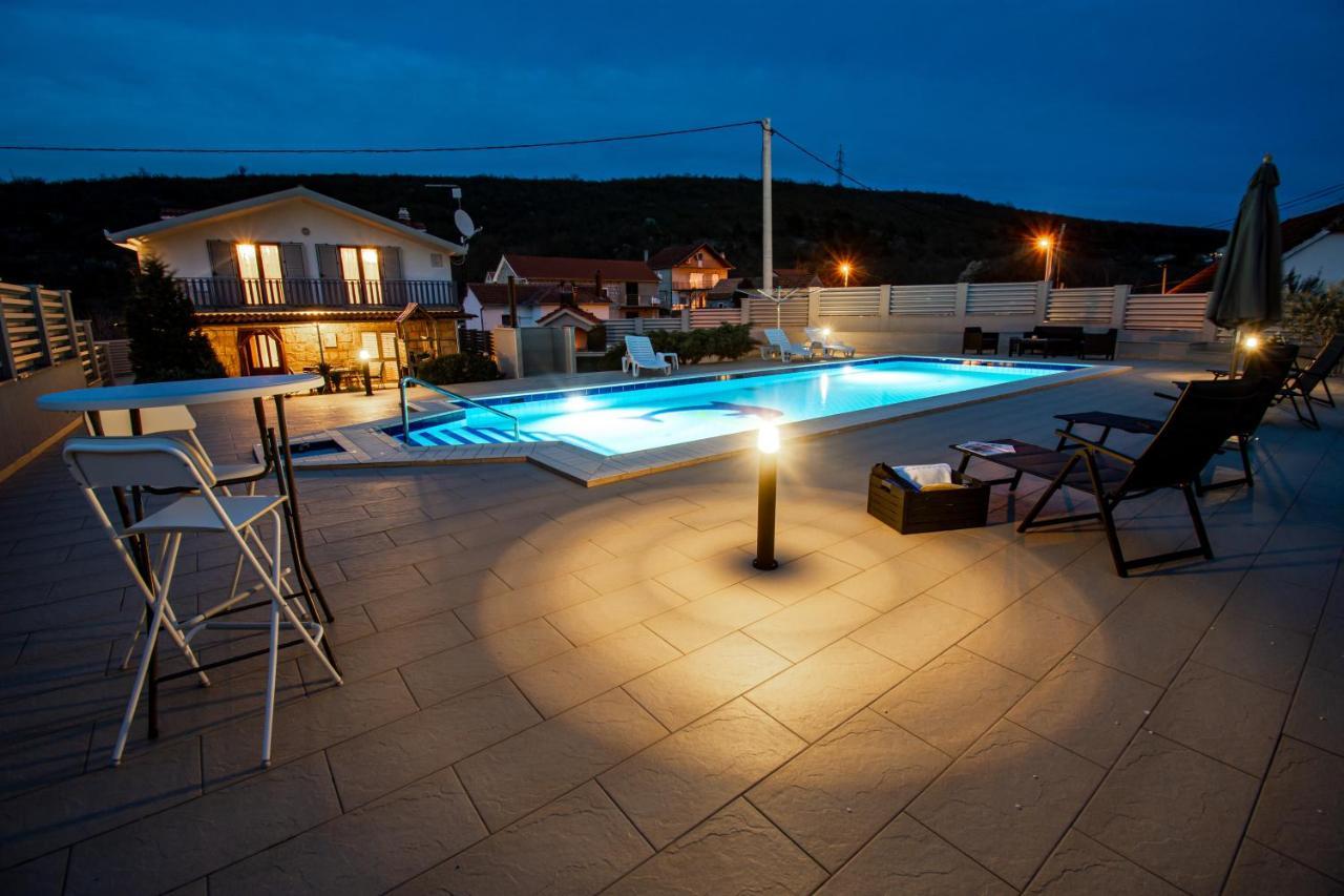 Spacious Villa For 10 With A Big Private Pool Trilj Exterior foto