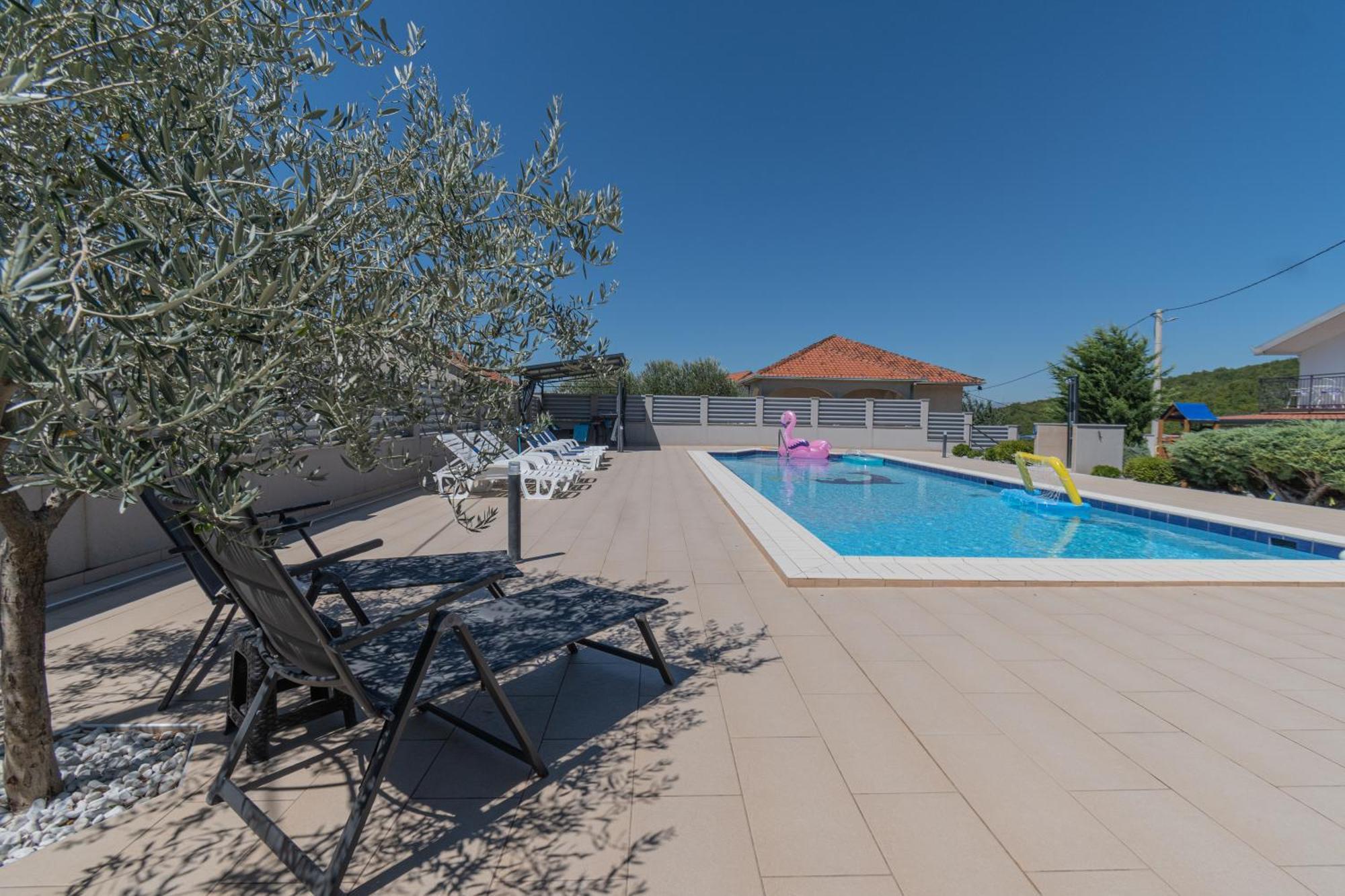 Spacious Villa For 10 With A Big Private Pool Trilj Exterior foto